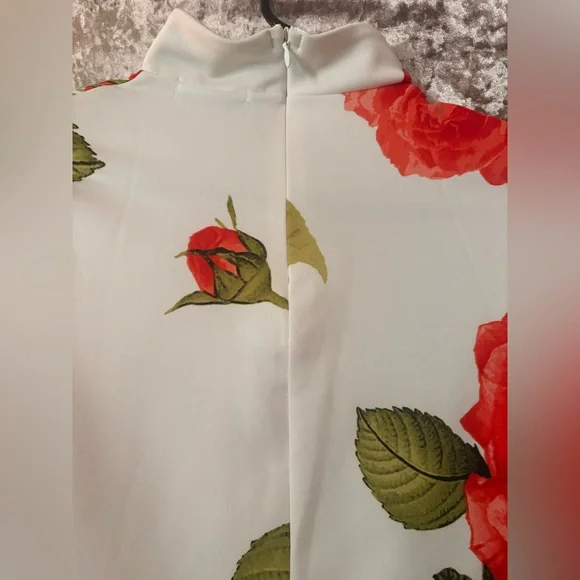 Fashion Nova Roses 2 pc set - Picture 3 of 5